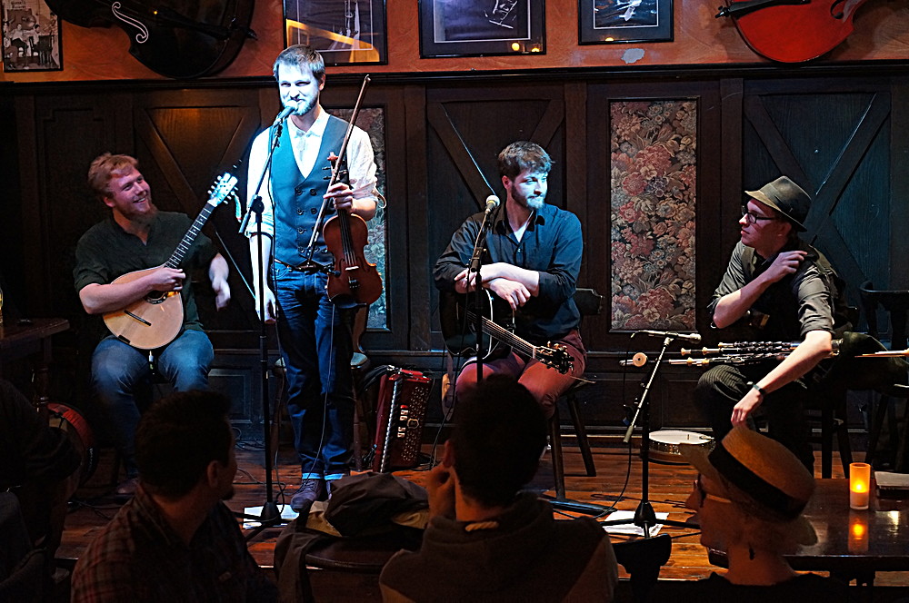 BREAKING STRINGS (D) - PUBFOLK-TAVERNE + SESSION für Eulenspiel am 25.03.2017