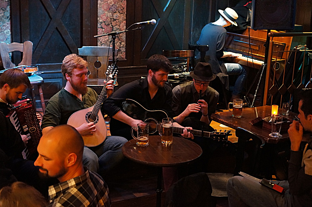 BREAKING STRINGS (D) - PUBFOLK-TAVERNE + SESSION für Eulenspiel am 25.03.2017