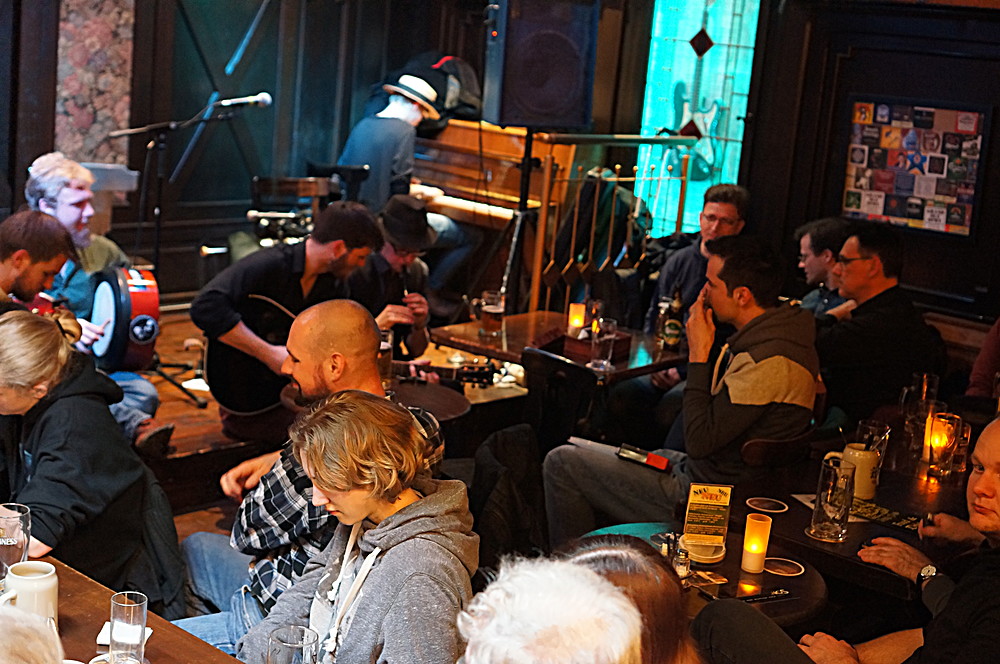 BREAKING STRINGS (D) - PUBFOLK-TAVERNE + SESSION für Eulenspiel am 25.03.2017