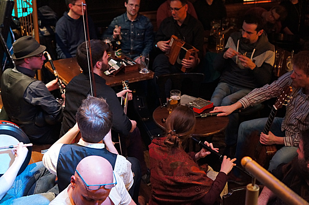 BREAKING STRINGS (D) - PUBFOLK-TAVERNE + SESSION für Eulenspiel am 25.03.2017