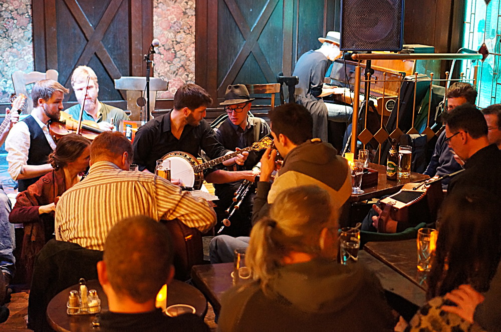 BREAKING STRINGS (D) - PUBFOLK-TAVERNE + SESSION für Eulenspiel am 25.03.2017