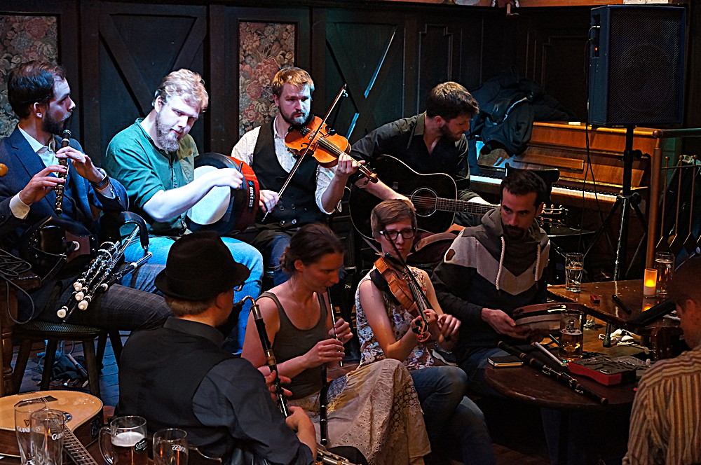BREAKING STRINGS (D) - PUBFOLK-TAVERNE + SESSION für Eulenspiel am 25.03.2017