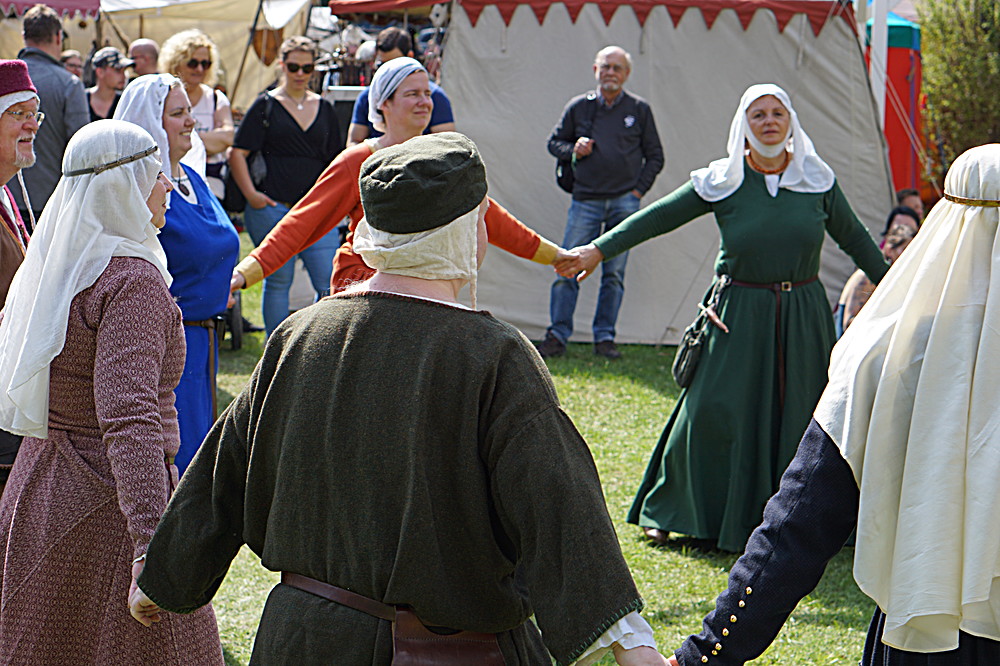 2017-04-09: Eulenspiels Spezialtanzgruppe SPEZZATO bei Auftritt auf Schloss Gloggnitz (Fotos)