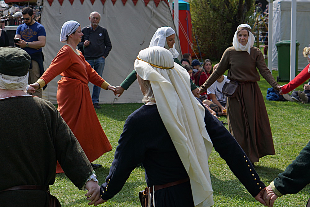2017-04-09: Eulenspiels Spezialtanzgruppe SPEZZATO bei Auftritt auf Schloss Gloggnitz (Fotos)