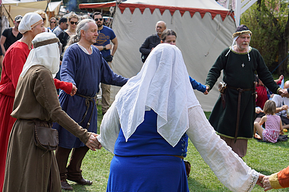 2017-04-09: Eulenspiels Spezialtanzgruppe SPEZZATO bei Auftritt auf Schloss Gloggnitz (Fotos)