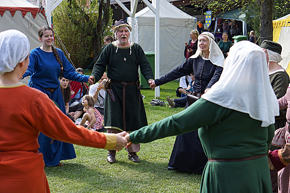 2017-04-09: Eulenspiels Spezialtanzgruppe SPEZZATO bei Auftritt auf Schloss Gloggnitz (Fotos)