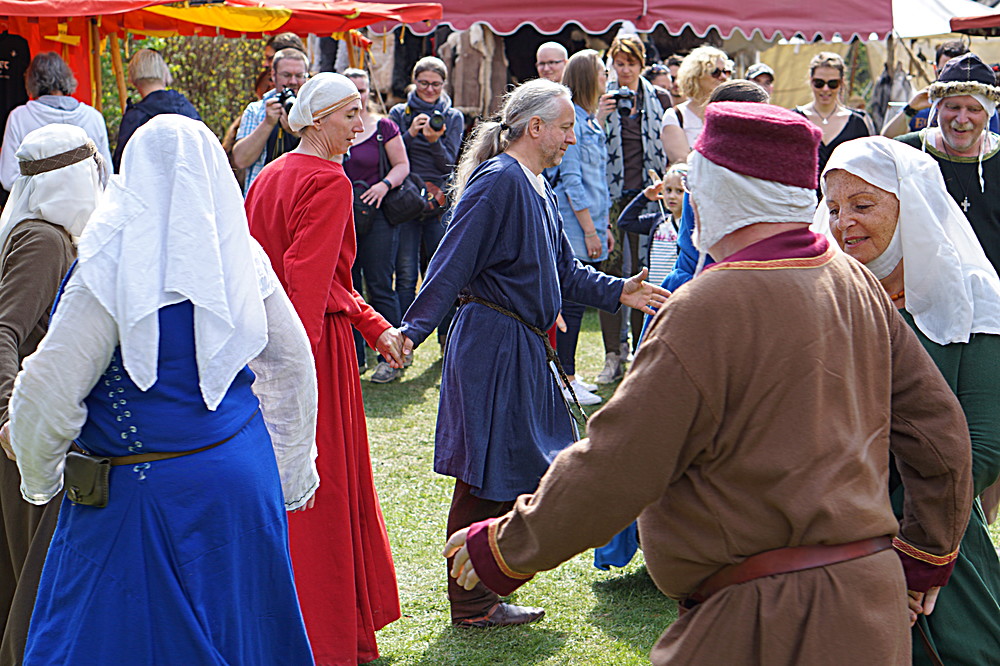 2017-04-09: Eulenspiels Spezialtanzgruppe SPEZZATO bei Auftritt auf Schloss Gloggnitz (Fotos)