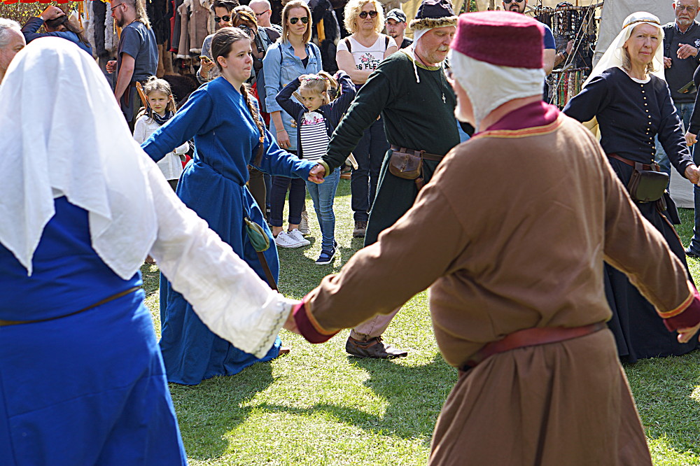 2017-04-09: Eulenspiels Spezialtanzgruppe SPEZZATO bei Auftritt auf Schloss Gloggnitz (Fotos)