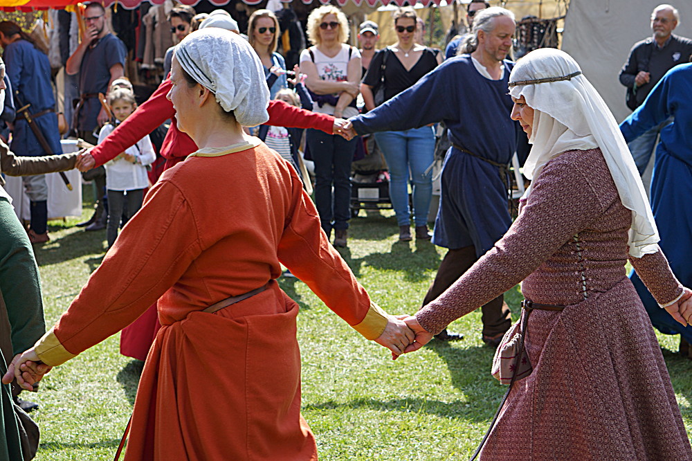 2017-04-09: Eulenspiels Spezialtanzgruppe SPEZZATO bei Auftritt auf Schloss Gloggnitz (Fotos)