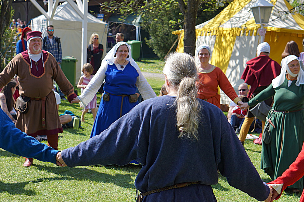 2017-04-09: Eulenspiels Spezialtanzgruppe SPEZZATO bei Auftritt auf Schloss Gloggnitz (Fotos)