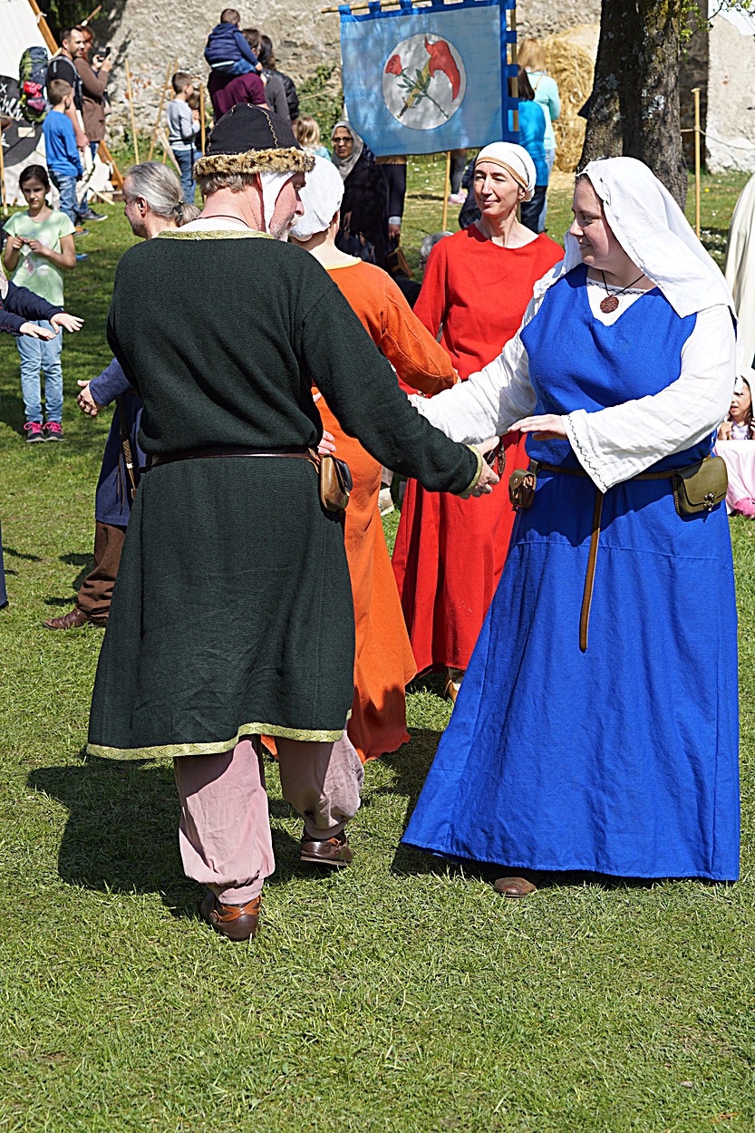 2017-04-09: Eulenspiels Spezialtanzgruppe SPEZZATO bei Auftritt auf Schloss Gloggnitz (Fotos)