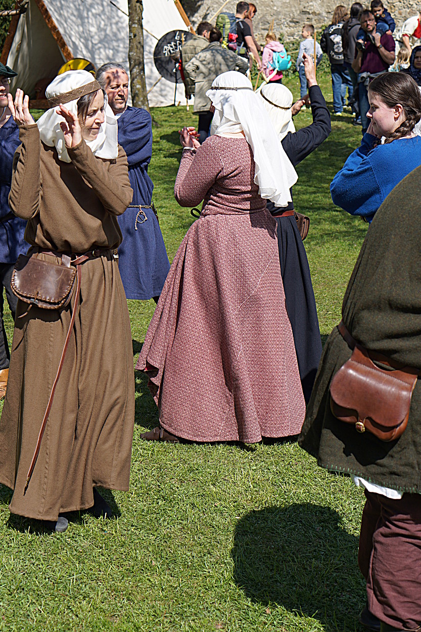 2017-04-09: Eulenspiels Spezialtanzgruppe SPEZZATO bei Auftritt auf Schloss Gloggnitz (Fotos)