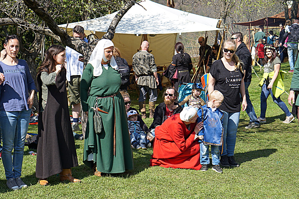 2017-04-09: Eulenspiels Spezialtanzgruppe SPEZZATO bei Auftritt auf Schloss Gloggnitz (Fotos)