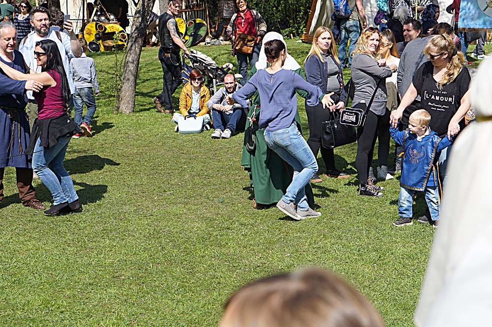 2017-04-09: Eulenspiels Spezialtanzgruppe SPEZZATO bei Auftritt auf Schloss Gloggnitz (Fotos)