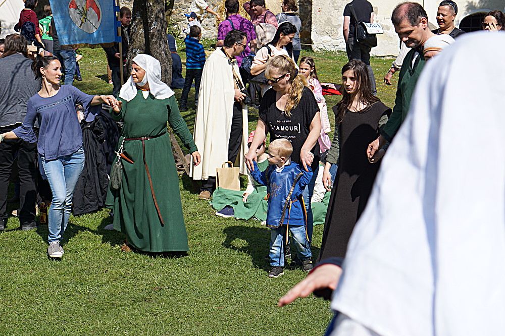 2017-04-09: Eulenspiels Spezialtanzgruppe SPEZZATO bei Auftritt auf Schloss Gloggnitz (Fotos)