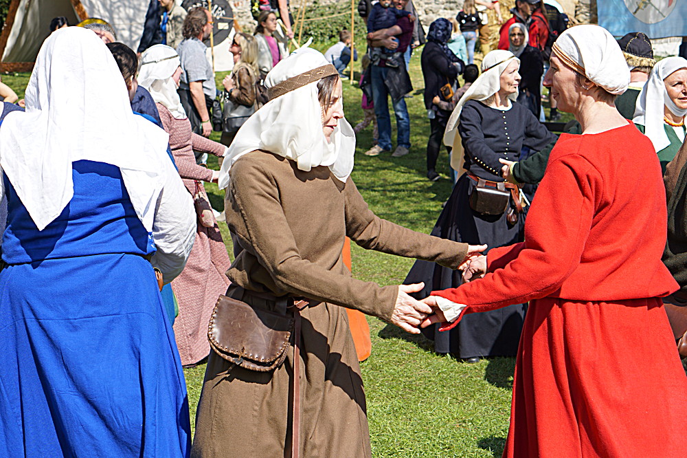 2017-04-09: Eulenspiels Spezialtanzgruppe SPEZZATO bei Auftritt auf Schloss Gloggnitz (Fotos)