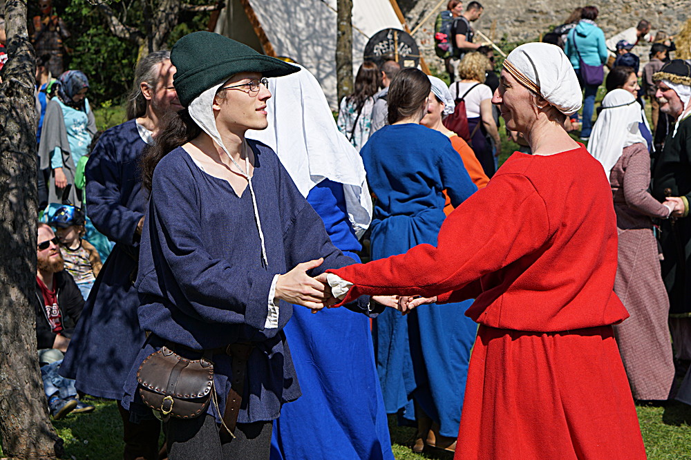 2017-04-09: Eulenspiels Spezialtanzgruppe SPEZZATO bei Auftritt auf Schloss Gloggnitz (Fotos)