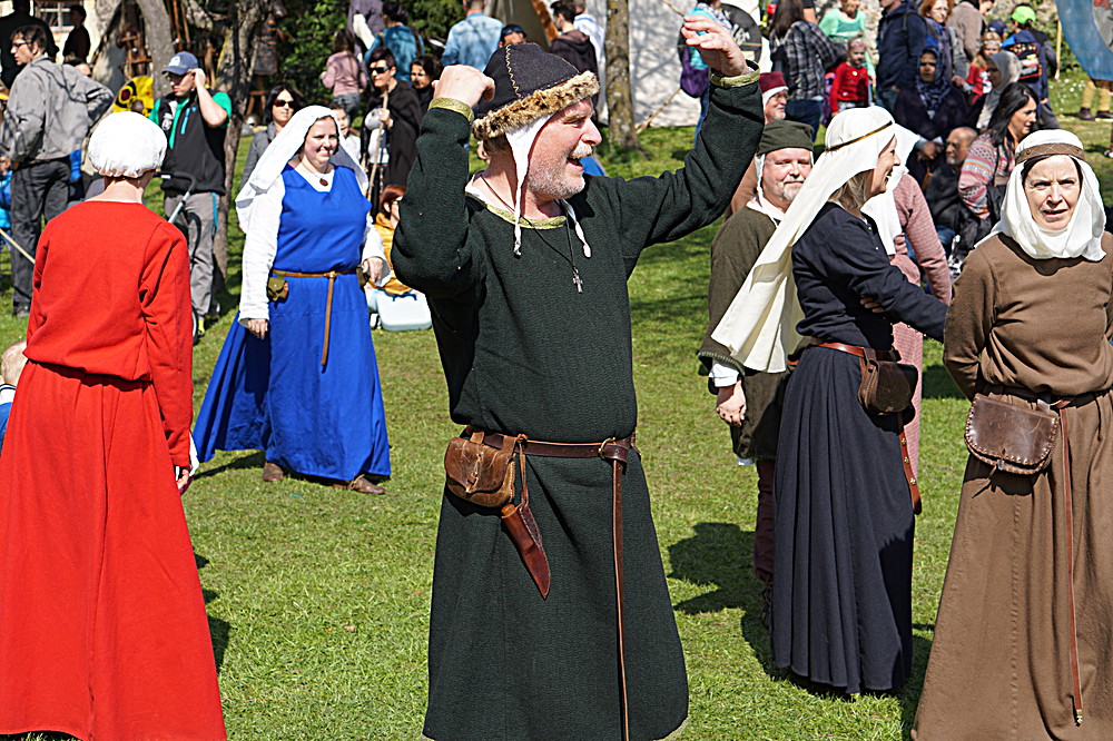 2017-04-09: Eulenspiels Spezialtanzgruppe SPEZZATO bei Auftritt auf Schloss Gloggnitz (Fotos)