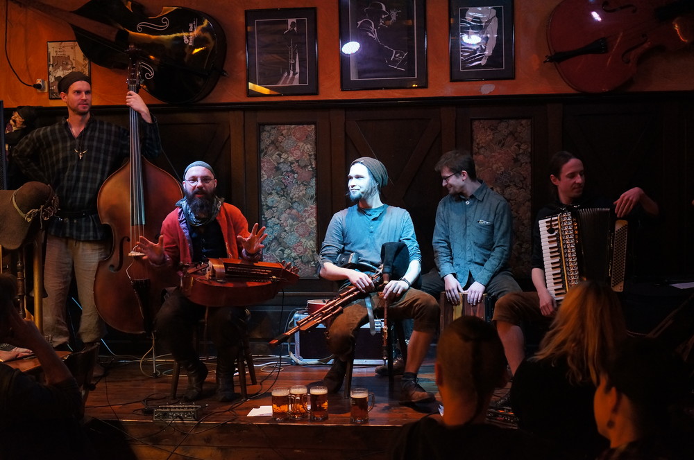 Eulenspiel's große SPIELLEUTE-TAVERNE mit "FEITEL"