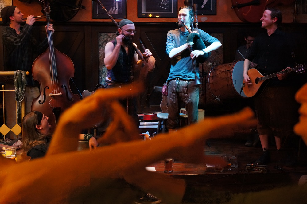 Eulenspiel's große SPIELLEUTE-TAVERNE mit "FEITEL"