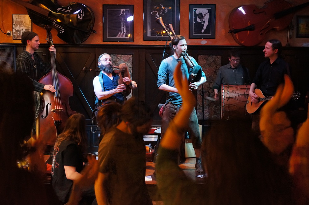 Eulenspiel's große SPIELLEUTE-TAVERNE mit "FEITEL"