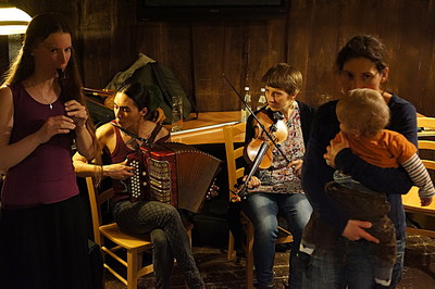 Bild: TRIO WHA + Lucie Wagner - Balfolk-Tanztaverne mit Session für Eulenspiel am 07.04.2017